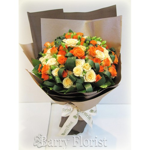 BOU 0062 可愛橙黃混色小玫瑰 + 季節性襯花